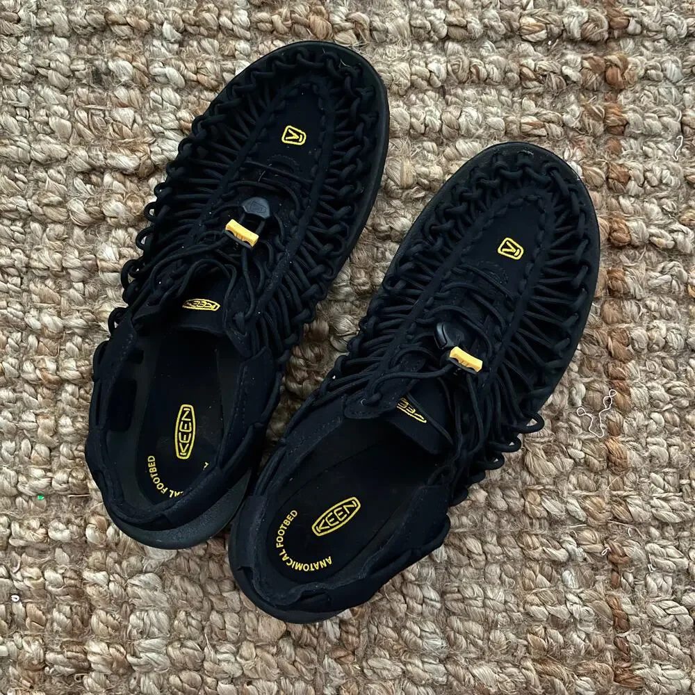 KEEN UNEEK Men’s 9.5 Black Yellow Cord Sandals Outdoor Water Shoes EU 42.5